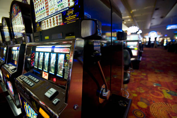 Live dealer conducting Hongkong Pools draw at live sidney studio